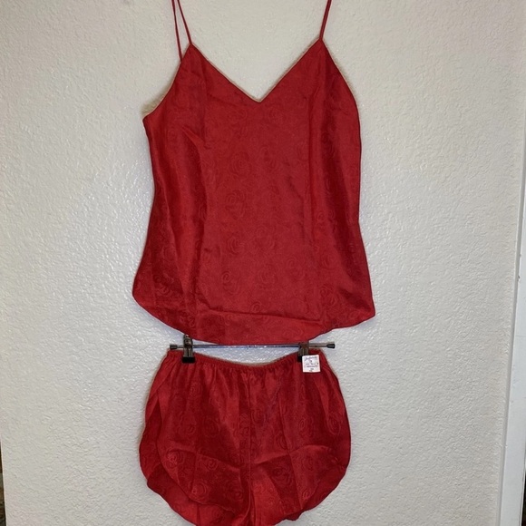 Frederick’s Of Hollywood Vintage Red Silky Rose Cami & Tap Shorts *NWT *Size M&S - Picture 1 of 8